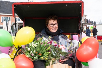 Afscheid van Marktmeester Marja Hemel , Aad Verwer de nieuwe marktmeester. 